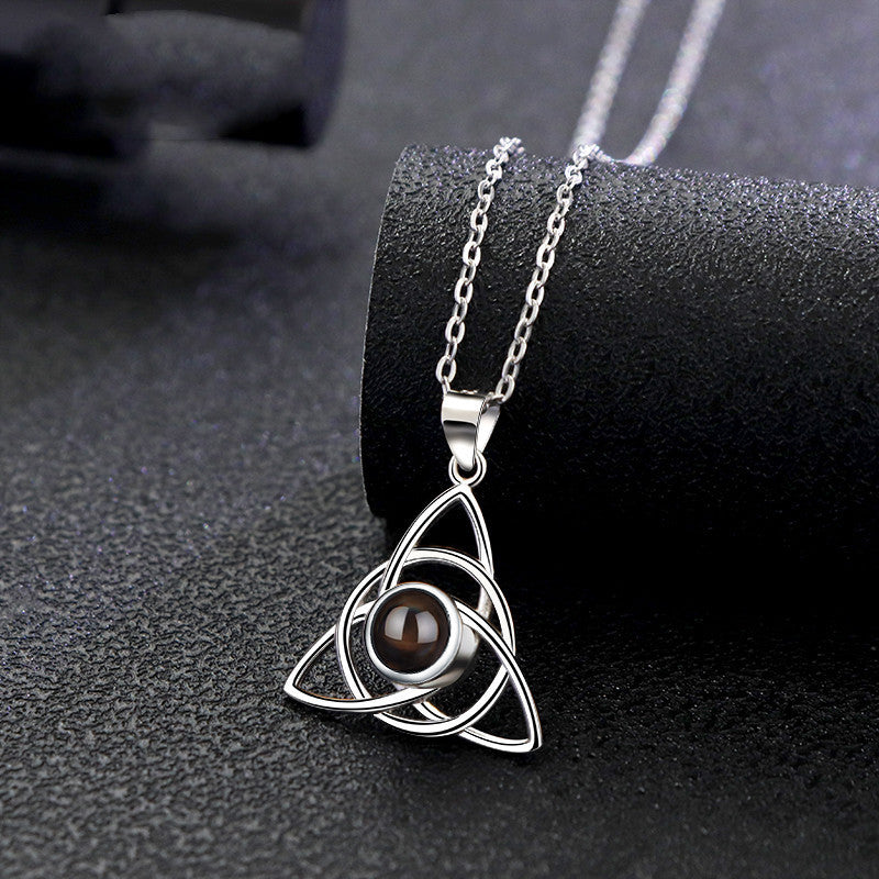 The triangle of Memoire: Unisex silver necklace with custom picture