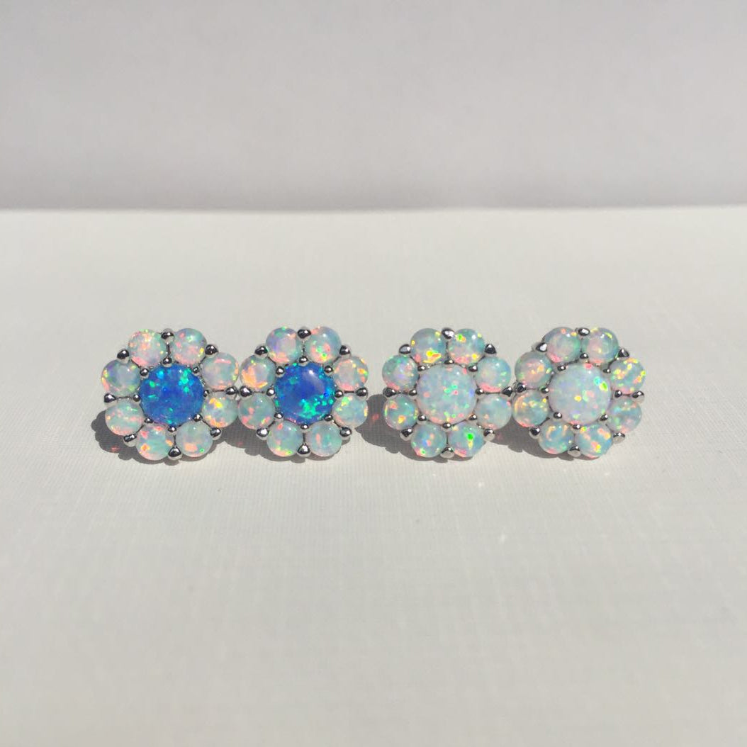 Elegante Blüte: Opal-Blumenohrringe aus S925-Sterlingsilber