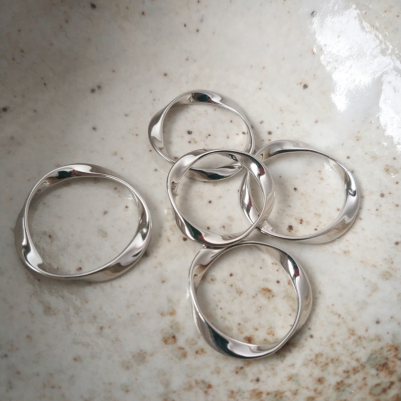 Minimalistischer Wellenring aus Sterlingsilber | Schlichter minimalistischer Silberring | Ring aus Sterlingsilber | Dünner, zarter Ring als Geschenk