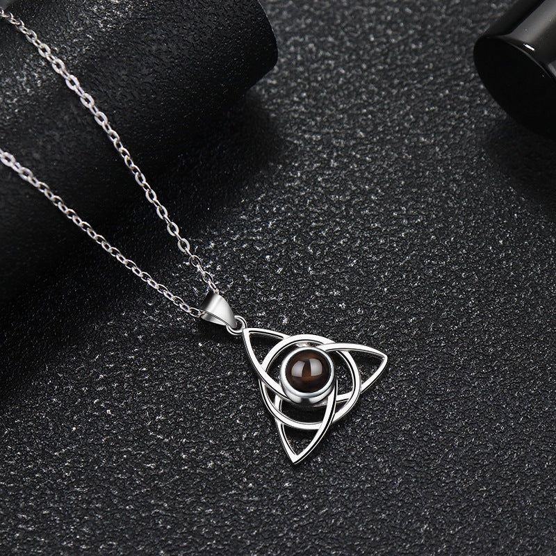 The triangle of Memoire: Unisex silver necklace with custom picture