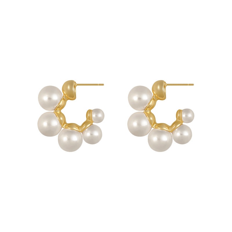 Timeless Elegance: Classic Hepburn-Inspired Pearl Earrings