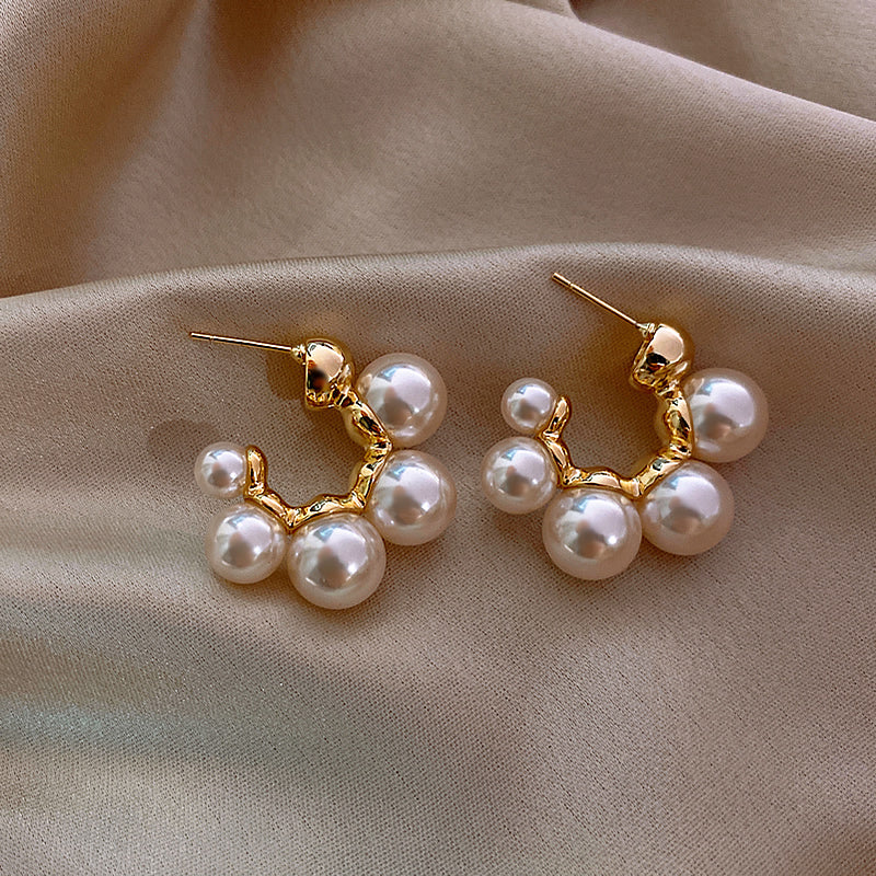 Timeless Elegance: Classic Hepburn-Inspired Pearl Earrings