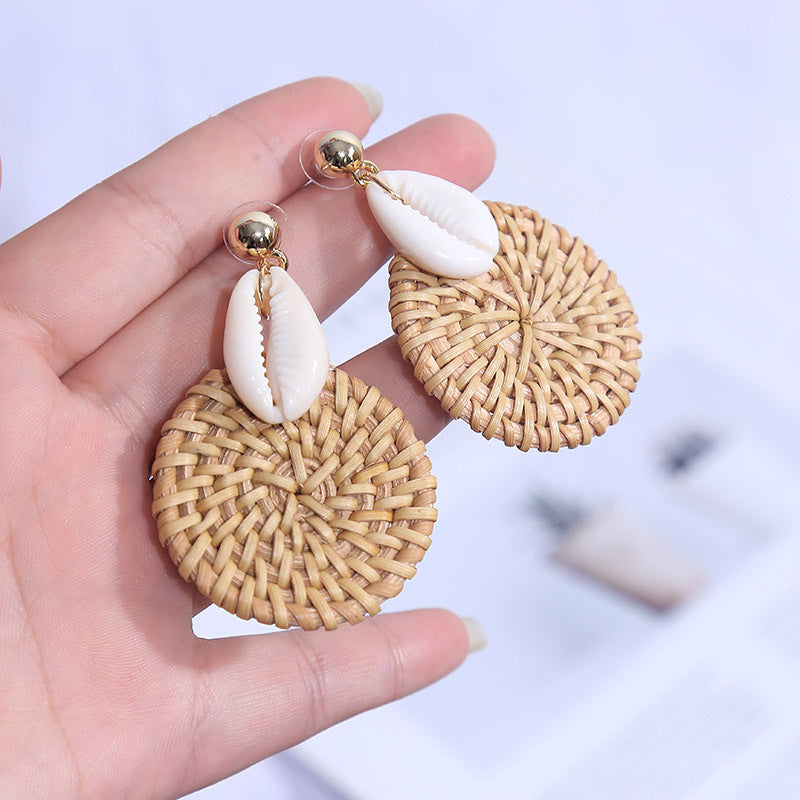 Subtle Artistry: Handcrafted Shell & Rattan Geometric Earrings for Women