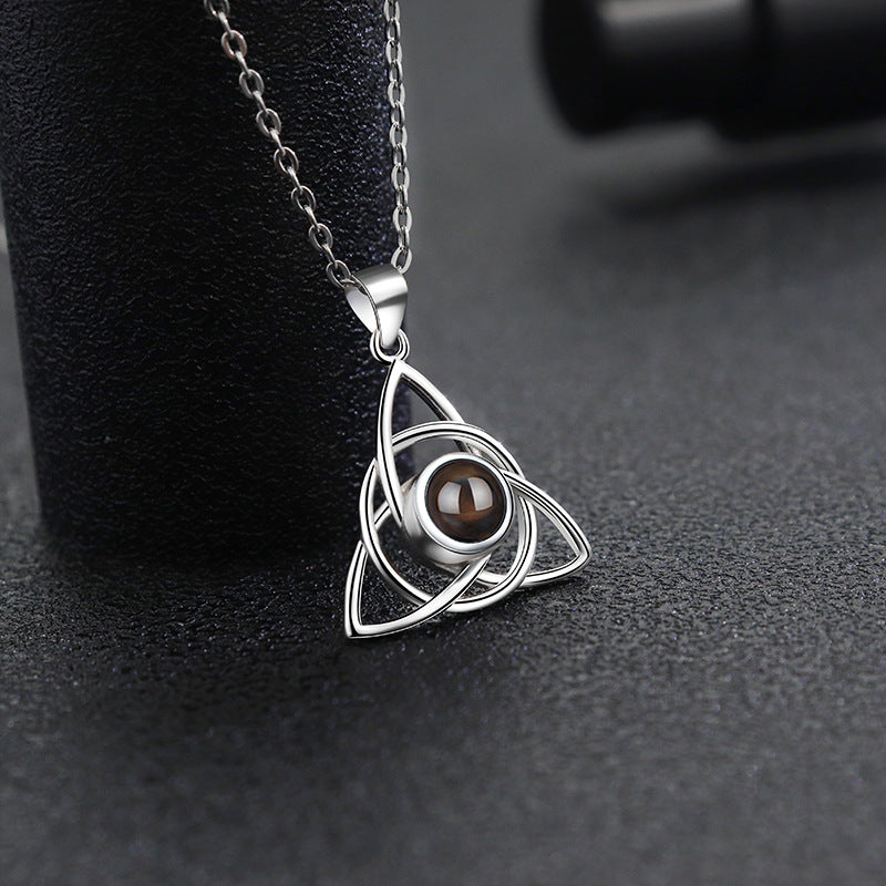 The triangle of Memoire: Unisex silver necklace with custom picture