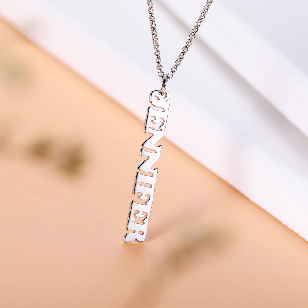 Gepersonaliseerde verticale naamketting