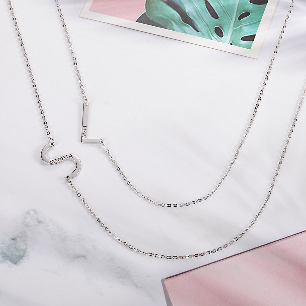 Gepersonaliseerde zijwaarts 2 letters gelaagde ketting met namen