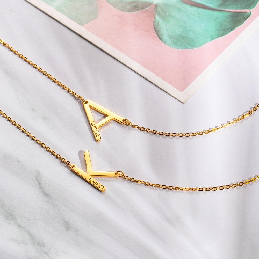 Gepersonaliseerde zijwaarts 2 letters gelaagde ketting met namen